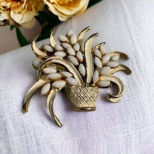 VTG Milk Glass Enamel Basket Floral Spray Brooch Pin‎ Signed Art Goldtone READ